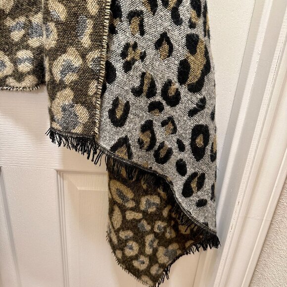 Anna & Ava Women's Soft Shawl Wrap Vest One Size Fits Most Leopard Print Boho - Picture 12 of 13